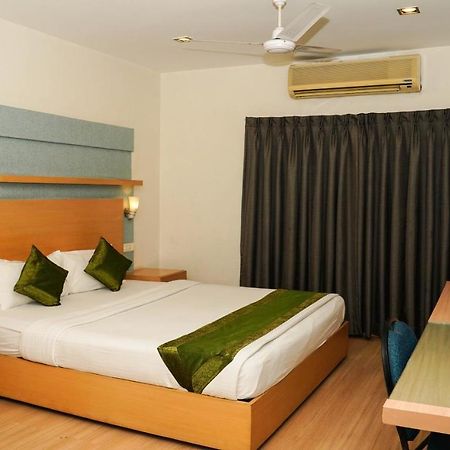 Oyster Suites Hyderabad Exterior foto