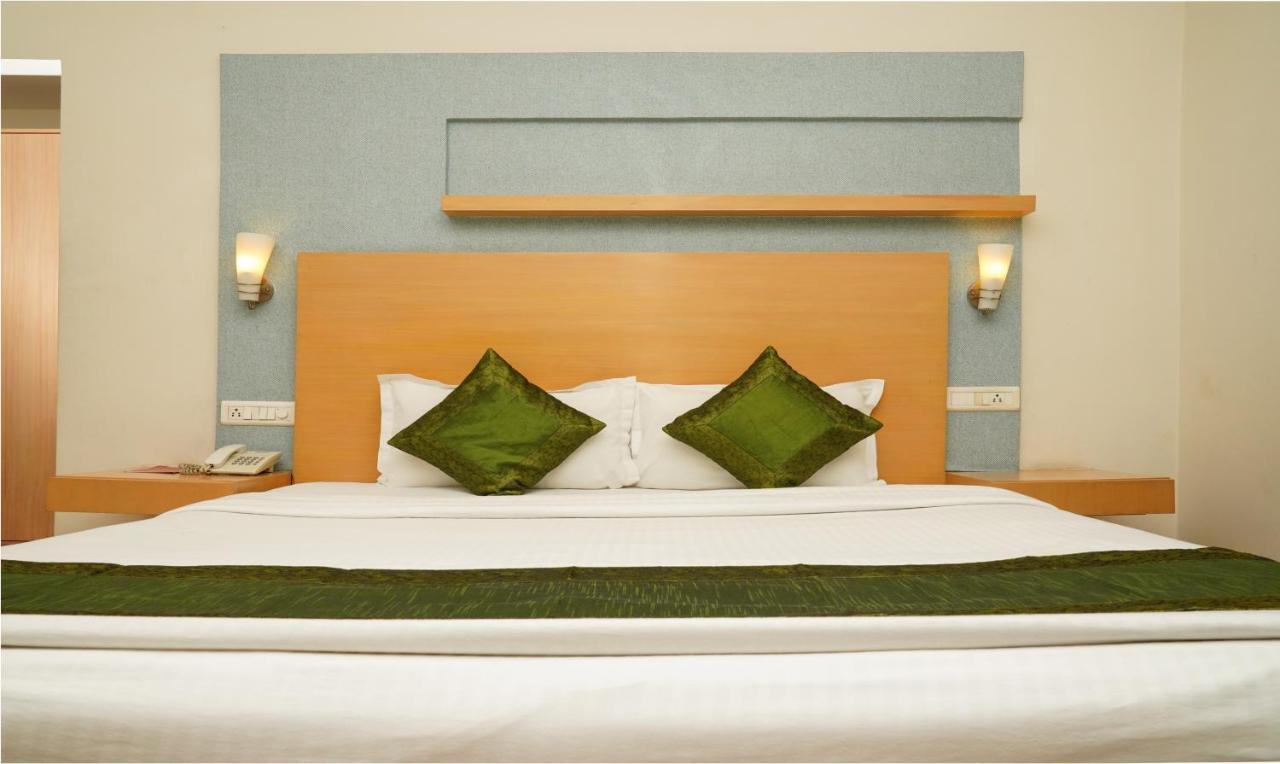 Oyster Suites Hyderabad Exterior foto