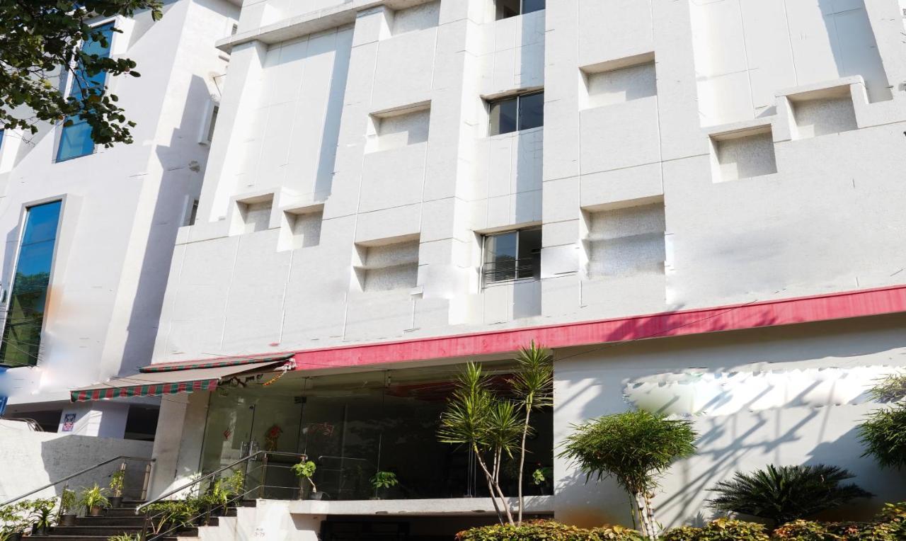 Oyster Suites Hyderabad Exterior foto